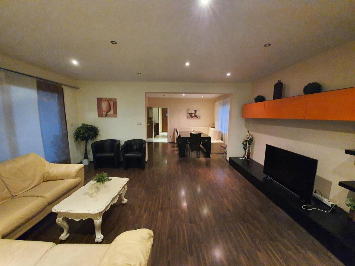 Apartment Bei Hamburg Bis 10 Personen Mit Terasse Und Gartennutzung. บุคโฮลซ์ อิน แด นอร์ดไฮเดอ ภายนอก รูปภาพ