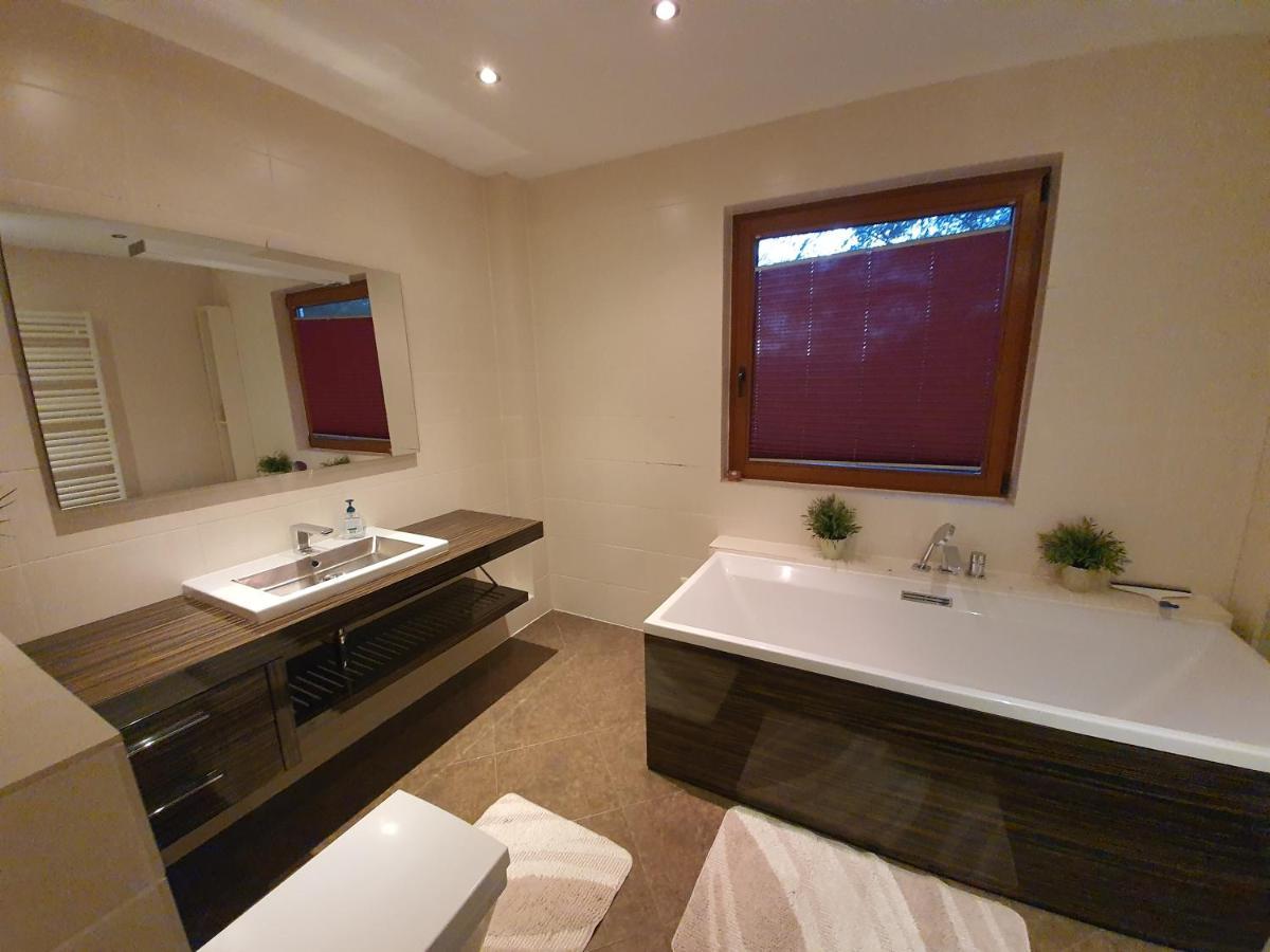 Apartment Bei Hamburg Bis 10 Personen Mit Terasse Und Gartennutzung. บุคโฮลซ์ อิน แด นอร์ดไฮเดอ ภายนอก รูปภาพ